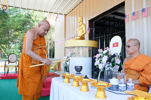 ภาพ No.142877:พิธีเจริญพระพุทธมนต์ โปรยรัตนชาติ เพื่อความเป็นสิริมงคล  ณ พื้นที่ก่อสร้างอาคารปฏิบัติธรรม “แก้วธรรมชัยรัตนอนันต์”  วัดพระธรรมกายเทนเนสซี ประเทศสหรัฐอเมริกา วันอังคารที่ 2 กรกฎาคม พ.ศ. 2567