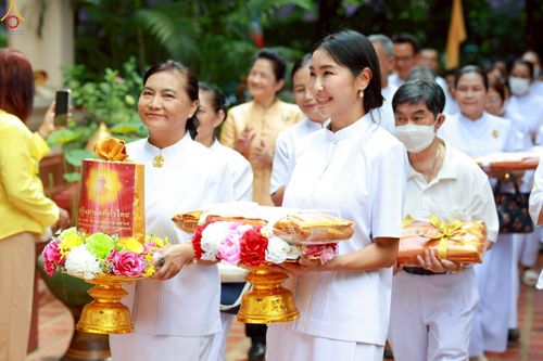 ภาพ No.254950:วันที่ 13 ตุลาคม พ.ศ. 2568 พิธีทอดกฐินสามัคคีทั่วไทย 30,000 วัด โดยคณะศิษยานุศิษย์ บูชาธรรม 81 ปี หลวงพ่อธัมมชโย ณ วัดบางน้ำผึ้งใน อ.พระประแดง จ.สมุทรปราการ