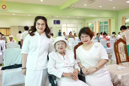 ภาพ No.182263:พิธีทอดกฐิน ณ วัดกล้วย จ.นนทบุรี ในโครงการทอดกฐินสามัคคีทั่วไทย 30,000 วัด บูชาธรรม 80 ปี หลวงพ่อธัมมชโย โดยคณะศิษยานุศิษย์วัดพระธรรมกาย วันที่ 9 พฤศจิกายน พ.ศ. 2567