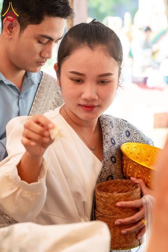 ภาพ No.175400:พิธีทอดกฐินกฐิน วัดสีชมพูวนาราม นครเวียงจันทร์ สปป.ลาว บูชาธรรม 80 ปี หลวงพ่อธัมมชโย โดยคณะศิษยานุศิษย์วัดพระธรรมกาย วันที่ 11 พฤศจิกายน พ.ศ. 2567