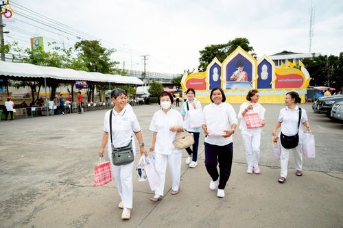 ภาพ No.241840:วันอาทิตย์ที่ 31 สิงหาคม พ.ศ. 2568 พิธีทำบุญแด่คณะสงฆ์ 122 รูป ฉลอง 121 ปี อำเภอคลองหลวง จ.ปทุมธานี เพื่อนำส่งช่วยเหลือคณะสงฆ์ 323 วัด 4 จังหวัดชายแดนภาคใต้ และช่วยเหลือประชาชนจากเหตุปะทะ แนวชายแดนไทย-กัมพูชา ณ บริเวณหน้าที่ว่าการอำเภอคลองหลวง 