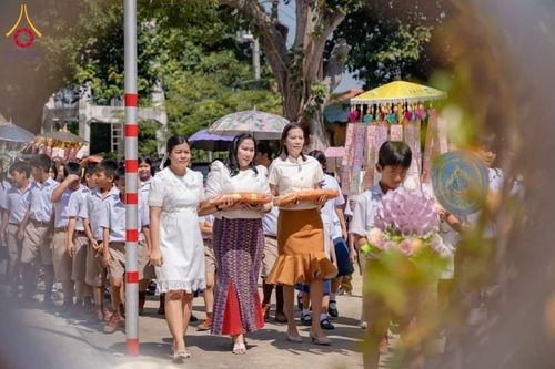 ภาพ No.176761:พิธีทอดกฐิน ณ วัดศาลาลอย จ.พระนครศรีอยุธยา ในโครงการกฐินสามัคคีทั่วไทย 30,000 วัด บูชาธรรม 80 ปี หลวงพ่อธัมมชโย โดยคณะศิษยานุศิษย์วัดพระธรรมกาย วันที่ 3 พฤศจิกายน พ.ศ. 2567 กฐินสัมฤทธิ์เด็กดี V-Star โรงเรียนวัดศาลาลอย จ.พระนครศรีอยุธยา