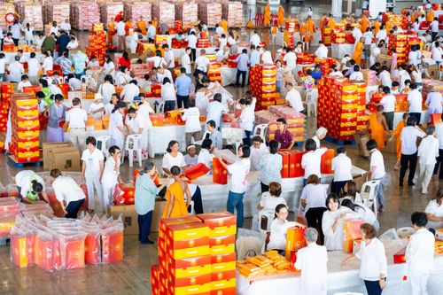 ภาพ No.322081:วันที่ 14 เมษายน พ.ศ.2569 การเตรียมกล่องไทยธรรม วันสุดท้าย เพื่องานถวายมหาสังฆทาน 40,000 กว่าวัดทั่วประเทศ วันคุ้มครองโลก 22 เมษายน พ.ศ.2569 วัดพระธรรมกาย