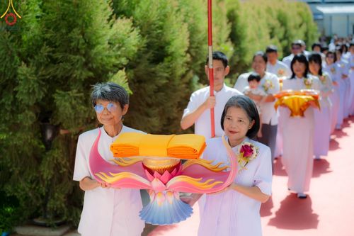 ภาพ No.142319:พิธีทอดผ้าป่าเพื่องานพระพุทธศาสนา , พิธีเจริญพระพุทธมนต์ , พิธีถวายสังฆทานแด่คณะสงฆ์ น้อมบูชาธรรม 80 ปี หลวงพ่อธัมมชโย และครบรอบ 12 ปี ธรรมอุทยานบ้านแป้ง อำเภอพรหมบุรี จังหวัดสิงห์บุรี ในวันเสาร์ที่ 22 มิถุนายน พ.ศ. 2567