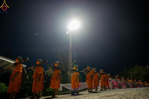 ภาพ No.108157:พระธรรมยาตราร่วมปฏิบัติธรรม และถ่ายภาพหมู่ประวัติศาสตร์ วันที่ 8 มกราคม พ.ศ. 2567  ณ อนุสรณ์สถานบางนางแท่น จ.นครปฐม