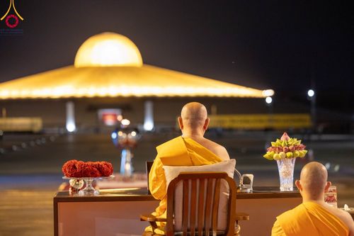 ภาพ No.100081:พิธีฉลองชัย สวดมนต์บทธัมมจักกัปปวัตนสูตร 5,899,999,999 จบ ณ มหารัตนวิหารคด วัดพระธรรมกาย วันจันทร์ที่ 27 พฤศจิกายน พ.ศ. 2566