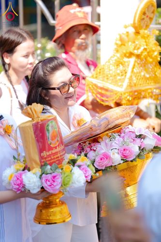 ภาพ No.177011:พิธีทอดกฐิน ณ วัดมงคลรัตน์ อ.ลำลูกกา จ.ปทุมธานี ในโครงการทอดกฐินสามัคคีทั่วไทย 30,000 วัด บูชาธรรม 80 ปี หลวงพ่อธัมมชโย โดยคณะศิษยานุศิษย์วัดพระธรรมกาย วันที่ 10 พฤศจิกายน พ.ศ. 2567