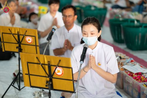 ภาพ No.61959:ตักบาตรฉลองสามเณรใหม่ มัชฌิมธรรมทายาท ณ วิหารคด คอร์ 9 วัดพระธรรมกาย วันที่ 15 เมษายน พ.ศ. 2567