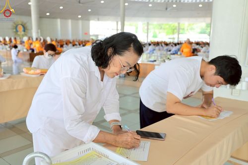 ภาพ No.220652:วันเสาร์ที่ 26 เมษายน พ.ศ.2568 (วันพระ แรม 15 ค่ำ เดือน 5) พิธีถวายภัตตาหารเมนูสวรรค์ "เพื่อการบรรลุธรรม" และ พิธีบุพเปตพลี ครั้งที่ 163 ร่วมอุทิศบุญแด่หมู่ญาติที่ล่วงลับไปแล้ว และสืบทอดอายุพระพุทธศาสนา ณ หอฉันคุณยายอาจารย์ฯ วัดพระธรรมกาย