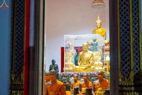 ภาพ No.110772:พระธรรมยาตราร่วมปฏิบัติธรรม และถ่ายภาพหมู่ประวัติศาสตร์ ในโครงการธรรมยาตรากตัญญูบูชา มหาปูชนียาจารย์ พระมงคลเทพมุนี(สด จนฺทสโร) พระผู้ปราบมาร อนุสรณ์สถาน 7 แห่ง ปีที่ 12 วันที่ 12 มกราคม พ.ศ. 2567 ณ วัดสองพี่น้อง จ.สุพรรณบุรี