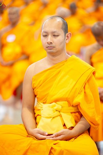 ภาพ No.233912:วันอาทิตย์ที่ 20 กรกฎาคม พ.ศ.2568 พิธีจุดเทียนใจ ไฟนิรันด์ อนันตชัย วัดพระธรรมกาย