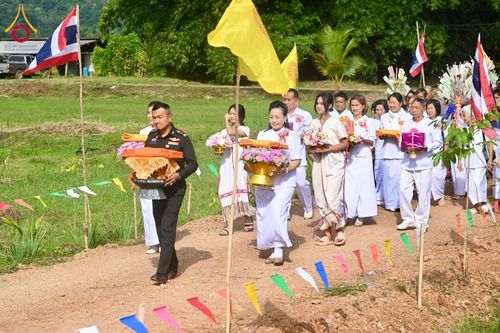 ภาพ No.183158:พิธีทอดกฐิน ณ ศูนย์ฝึกอบรมเยาวชนสวนไม้สัก จ.แม่ฮ่องสอน ในโครงการทอดกฐินสามัคคีทั่วไทย 30,000 วัด บูชาธรรม 80 ปี หลวงพ่อธัมมชโย โดยคณะศิษยานุศิษย์วัดพระธรรมกาย วันที่ 10 พฤศจิกายน พ.ศ. 2567