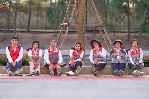 ภาพ No.191358:V.49 สารพัดV สารพัดดี ที่ธรรมยาตรา ในโครงการธรรมยาตรา กตัญญูบูชา มหาปูชนียาจารย์ พระมงคลเทพมุนี(สด จนฺทสโร) พระผู้ปราบมาร อนุสรณ์สถาน 7 แห่ง ปีที่ 13 ระหว่างวันที่ 2-31 มกราคม พ.ศ. 2568