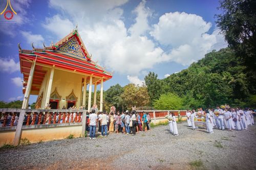 ภาพ No.173456:พิธีทอดกฐิน ณ วัดเขาบายศรี จ.ชลบุรี ในโครงการกฐินสามัคคีทั่วไทย 30,000 วัด บูชาธรรม 80 ปี หลวงพ่อธัมมชโย โดยคณะศิษยานุศิษย์วัดพระธรรมกาย วันที่ 1 พฤศจิกายน พ.ศ. 2567