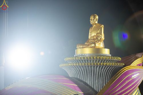 ภาพ No.112655:พิธีตักบาตรพระธรรมยาตราฯ ณ วัดสองพี่น้อง จ.สุพรรณบุรี วันที่ 15 มกราคม พ.ศ. 2567