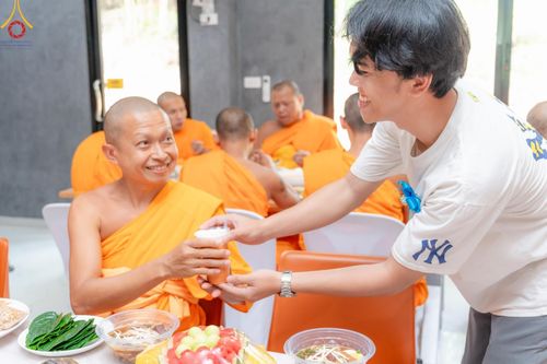 ภาพ No.169591:พิธีทอดกฐินเพื่อสร้าง หอฉันคุณยายอาจารย์ มหารัตนอุบาสิกาจันทร์ ขนนกยูง  ณ ศูนย์ปฏิบัติธรรมชลบุรี วันที่ 25 ตุลาคม พ.ศ. 2567