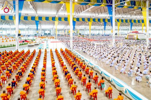 ภาพ No.215255:วันอาทิตย์ต้นเดือนที่ 6 เมษายน พ.ศ. 2568 พิธีบูชาข้าวพระ สภาธรรมกายสากล วัดพระธรรมกาย