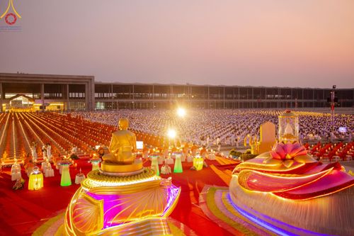 ภาพ No.122174:พิธีจุดประทีปถวายเป็นพุทธบูชา และบูชาธรรมมหาปูชนียาจารย์ พระมงคลเทพมุนี(สด จนฺทสโร) ในโครงการธรรมยาตรา กตัญญูบูชา มหาปูชนียาจารย์ พระมงคลเทพมุนี(สด จนฺทสโร) พระผู้ปราบมาร อนุสรณ์สถาน 7 แห่ง ปีที่ 12 วันที่ 31 มกราคม พ.ศ. 2567 ณ วัดพระธรรมกาย จ.ปทุมธานี (