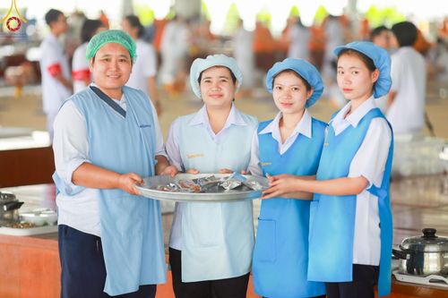 ภาพ No.213441:วันเสาร์ที่ 29 มีนาคม พ.ศ. 2568 พิธีถวายภัตตาหารเมนูสวรรค์ "เพื่อการบรรลุธรรม" ณ หอฉันคุณยายอาจารย์ฯ วัดพระธรรมกาย