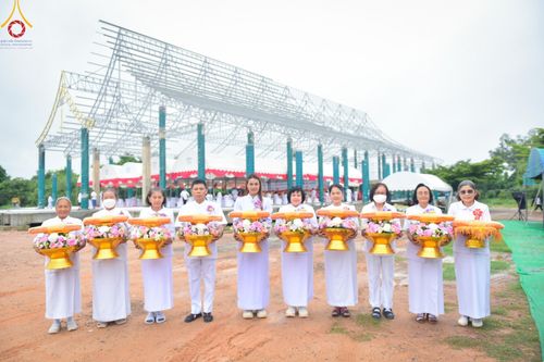 ภาพ No.146524:พิธีทอดผ้าป่าสร้างหลังคาอาคาร 80 ปี หลวงพ่อธัมมชโย ณ ศูนย์ปฎิบัติธรรมวิหารแดง จังหวัดสระบุรี วันอาทิตย์ที่ 28 กรกฎาคม พ.ศ. 2567