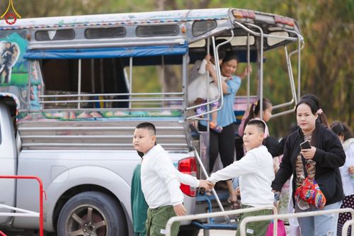 ภาพ No.193820:วัดพระธรรมกาย จัดงานวันเด็กแห่งชาติ ประจำปี พ.ศ.2568 ออกร้านอาหาร 200 ร้าน มอบของขวัญหลายหมื่นชิ้น วันที่ 12 มกราคม พ.ศ. 2568 วัดพระธรรมกาย อ.คลองหลวง จ.ปทุมธานี