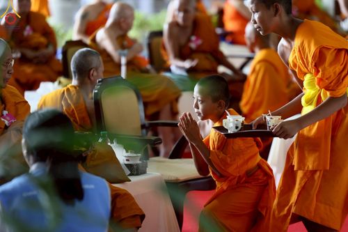 ภาพ No.221514:วันอังคารที่ 22 เมษายน พ.ศ. 2568 ภาพพิธีถวายมหาสังฆทานคณะสงฆ์ 40,000 กว่าวัดทั่วประเทศ เนื่องในวันคุ้มครองโลก ชุดที่ 2 (ปลื้มให้สมการรอคอย) ณ ลานธรรมพระมหาธรรมกายเจดีย์ วัดพระธรรมกาย