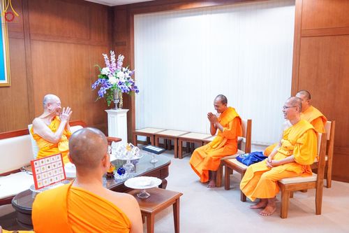 ภาพ No.84534:หลวงพ่อทัตตชีโว ได้เมตตาเป็นประธานสงฆ์ในพิธีถวายพระบรมสารีริกธาตุ องค์พระธรรมกาย รัตนชาติและปัจจัยร่วมบุญสถาปนาเจดีย์  แด่พระสมุห์สุทธิศักดิ์ ฐิตสุทธิ เจ้าอาวาสวัดเก่าเขาน้อย 