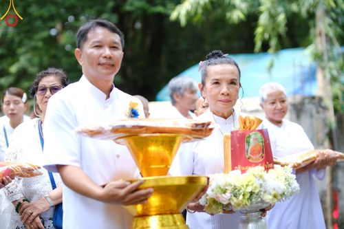 ภาพ No.170051:พิธีทอดกฐิน ณ วัดทุ่งพิชัย จ.นครปฐม ในโครงการกฐินสามัคคีทั่วไทย 30,000 วัด บูชาธรรม 80 ปี หลวงพ่อธัมมชโย โดยคณะศิษยานุศิษย์วัดพระธรรมกาย วันที่ 19 ตุลาคม พ.ศ. 2567