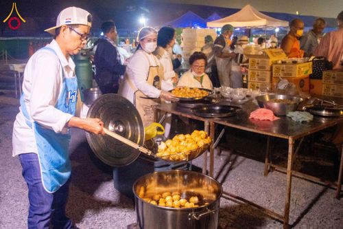 ภาพ No.200823:พิธีถวายภัตตาหารเป็นสังฆทาน แด่พระธรรมยาตรา ณ อนุสรณ์สถานบางปลา วัดบางปลา อำเภอบางเลน จังหวัดนครปฐม ในโครงการธรรมยาตรา กตัญญูบูชา มหาปูชนียาจารย์ พระมงคลเทพมุนี(สด จนฺทสโร) พระผู้ปราบมาร อนุสรณ์สถาน 7 แห่ง ปีที่ 13 วันที่ 24 มกราคม พ.ศ. 2568