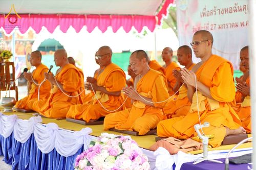 ภาพ No.76088:9พิธีวางศิลาฤกษ์ และตอกเสาเข็มมงคลต้นแรก สร้างหอฉันคุณยายอาจารย์มหารัตนอุบาสิกาจันทร์ ขนนกยูง  ณ ศูนย์ปฎิบัติธรรมนานาชาติสะเดา จ.สงขลา วันที่ 27 มกราคม พ.ศ. 2566