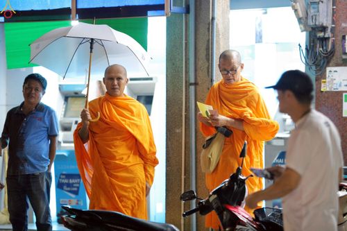 ภาพ No.245778:วันที่ 13-14 กันยายน พ.ศ. 2568 เจ้าหน้าที่ทุกสถานะ ทุกส่วนงาน ร่วมแรงร่วมใจ ปฏิบัติหน้าที่ เตรียมงาน เก็บงาน ตักบาตรพระ 555 รูป อ.เบตง จยะลา