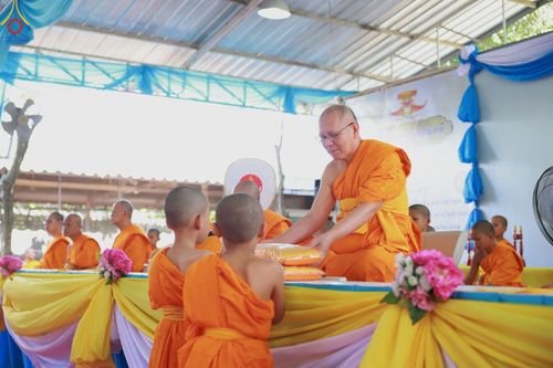 ภาพ No.91871:พิธีทอดกฐินสามัคคีทั่วไทย สร้างกำแพงแก้ว ดูแลสามเณรน้อยเตรียมบาลีนาคหลวงประโยค 9 ณ ศูนย์เบญจธรรม เขตดอนเมือง จ.กรุงเทพมหานคร วันศุกร์ที่ 3 พฤศจิกายน พ.ศ.2566