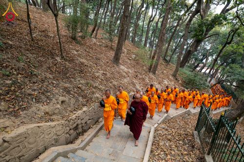 ภาพ No.132491:สามเณรเนปาล บิณฑบาต ย่านทาเมล เมืองกาฐมาณฑุ และเมืองปาฏัน ในโครงการบรรพชา 1,250 รูป ประเทศเนปาล วันที่ 20 มีนาคม พ.ศ. 2567