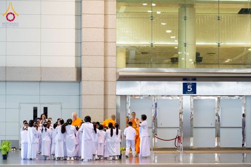 ภาพ No.232106:วันอาทิตย์ที่ 6 กรกฏาคม พ.ศ. 2568 พิธีมอบโล่เกียรติคุณ สวดธัมมจักกัปปวัตตนสูตร และรางวัลโครงการผู้นำแสงสว่างออนไลน์ ณ ห้องแก้วสารพัดนึก1 สภาธรรมกายสากล วัดพระธรรมกาย