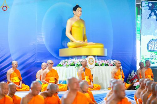 ภาพ No.145687:พิธีตักบาตรฉลองพระใหม่ รุ่นเข้าพรรษา ณ วิหารคด วัดพระธรรมกาย วันเสาร์ที่ 20 กรกฎาคม พ.ศ. 2567