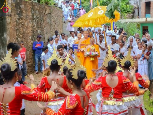 กฐินศรีลังกา วัดฮูนูเกตะ อลาคา รามายา มาตาเล วันที่ 20 พฤศจิกายน พ.ศ. 2566