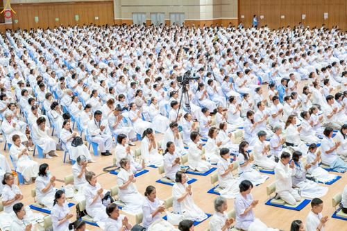 ภาพ No.239850:วันที่ ๒๒ - ๒๔ สิงหาคม พ.ศ. ๒๕๖๘ สัมมนารวมใจผู้นำบุญ บูชาธรรม ๘๑ ปี หลวงพ่อธัมมชโย กฐินสามัคคีทั่วไทย ๓๐,๐๐๐ วัด โครงการอุปสมบทบูชาธรรมมหาปูชนียาจารย์ ๓,๐๐๐ รูป รุ่นที่ ๑