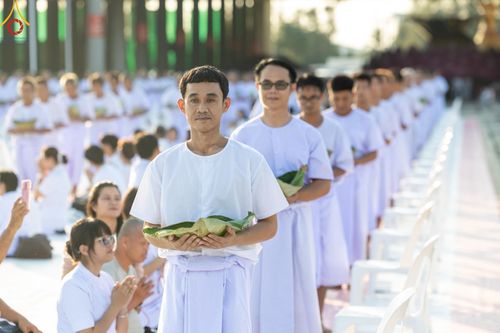 ภาพ No.179950:พิธีปลงผมนาคธรรมทายาท ในโครงการอุปสมบทหมู่ บูชาธรรมมหาปูชนียาจารย์ (ศูนย์อบรมวัดพระธรรมกาย) วันที่ 1 ธันวาคม พ.ศ. 2567 ณ ลานธรรมหารัตนวิหารคด วัดพระธรรมกาย จ.ปทุมธานี