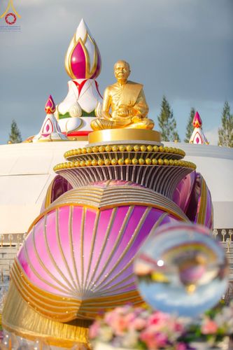 ภาพ No.192599:พิธีจุดประทีปถวายเป็นพุทธบูชา และบูชาธรรมมหาปูชนียาจารย์ ณ อนุสรณ์สถานคลองบางนางแท่น อ.สามพราน จ.นครปฐม ในโครงการธรรมยาตรา กตัญญูบูชา มหาปูชนียาจารย์ พระมงคลเทพมุนี(สด จนฺทสโร) พระผู้ปราบมาร อนุสรณ์สถาน 7 แห่ง ปีที่ 13 วันที่ 10 มกราคม พ.ศ. 2568