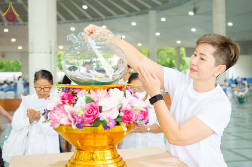 ภาพ No.276413:วันศุกร์ที่ 5 ธันวาคม พ.ศ. 2568 (วันพระ ขึ้น 15 ค่ำ เดือน 1) พิธีบุพเปตพลี ครั้งที่ 175 ร่วมอุทิศบุญแด่หมู่ญาติที่ล่วงลับไปแล้ว และสืบทอดอายุพระพุทธศาสนา ณ หอฉันคุณยายอาจารย์ฯ วัดพระธรรมกาย