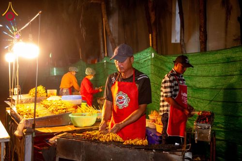ภาพ No.194326:พิธีถวายภัตตาหารเป็นสังฆทาน แด่พระธรรมยาตรา ณ อนุสรณ์สถานมหาวิหารพระมงคลเทพมุนี (โลตัสแลนด์) อ.สองพี่น้อง จ.สุพรรณบุรี ในโครงการธรรมยาตรา กตัญญูบูชา มหาปูชนียาจารย์ พระมงคลเทพมุนี(สด จนฺทสโร) พระผู้ปราบมาร ปีที่ 13 วันที่ 13 มกราคม พ.ศ.2568