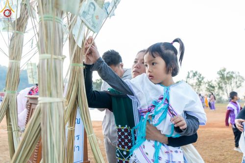 ภาพ No.125192:พิธีตักบาตรเนื่องในวันมาฆบูชา ณ สนามโรงเรียนบ้านนาเกียน  อำเภออมก๋อย จังหวัดเชียงใหม่ วันเสาร์ที่ ๒๔ กุมภาพันธ์ พ.ศ. ๒๕๖๗