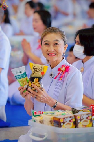 ภาพ No.221930:วันที่ 4 พฤษภาคม พ.ศ. 2568 พิธีตักบาตร เนื่องในวันอาทิตย์ต้นเดือน ณ บ้านแก้วเรือนทองคุณยายฯ วัดพระธรรมกาย