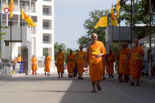 ภาพ No.233099:วันที่ 11 กรกฏาคม พ.ศ. 2568 พิธีอธิษฐานพรรษา ของคณะสงฆ์ ณ โบสถ์พระไตรปิฎก วัดพระธรรมกาย ต.คลองสาม อ.คลองหลวง จ.ปทุมธานี