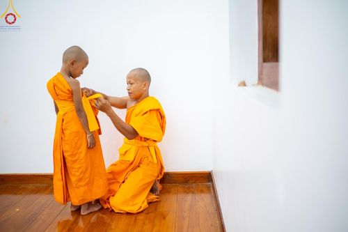 ภาพ No.62205:Photo Story  มหัศจรรย์วัดดงดินแดง Episode 4 กิจกรรมตักบาตรฉลองพระ-เณรกว่า 500 รูป