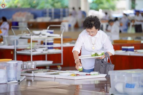 ภาพ No.229441:วันเสาร์ที่ 21 มิถุนายน พ.ศ. 2568 พิธีถวายภัตตาหารเมนูสวรรค์ เพื่อการบรรลุธรรม ณ หอฉันคุณยายอาจารย์ฯ วัดพระธรรมกาย