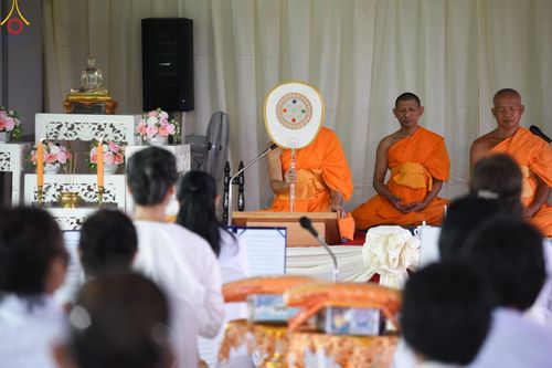 ภาพ No.87602:พิธีสวดพุทธมนต์วันละสังขาร คุณยายอาจารย์ มหารัตนอุบาสิกาจันทร์ ขนนกยูง และพิธีเทคอนกรีตฐานราก อาคาร 80 ปี หลวงพ่อธัมมชโย ณ ศูนย์ปฏิบัติธรรมวิหารแดง ต.เจริญธรรม อ.วิหารแดง จ.สระบุรี วันที่ 10 กันยายน พ.ศ. 2566