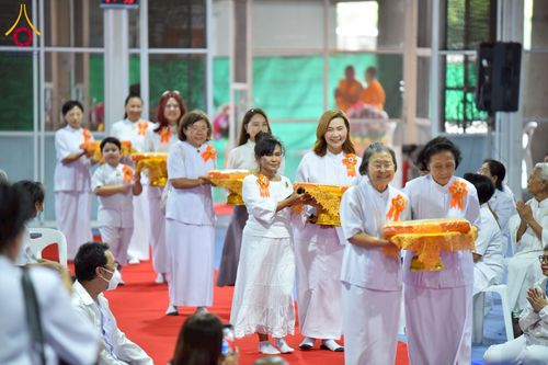 ภาพ No.238051:วันอังคารที่ 12 สิงหาคม พ.ศ. 2568 กิจกรรมวันแม่แห่งชาติ พิธีเปิดห้องปฎิบัติธรรม "กลางใส ใจสว่าง" (World Inner Peace Meditation Room) พิธีลูกกราบคุณแม่-คุณพ่อ พิธีทอดผ้าป่ากองทุนเลี้ยงพระ&กฐิน 30,000 วัด(บูชาธรรมหลวงพ่อ) พิธีไถ่โคท้อง 2 ตัว  ณ วิหารคด 2 ว