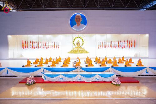 ภาพ No.133776:พิธีตักบาตร ข้าวสารอาหารแห้ง ณ บ้านแก้วเรือนทองคุณยายฯ สภาธรรมกายสากล วัดพระธรรมกาย วันอาทิตย์ต้นเดือนที่ 7 เมษายน พ.ศ. 2567