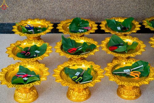 ภาพ No.83310:พิธีตัดปอยผมธรรมทายาทและฝากตัวเป็นศิษย์ ในโครงการอบรมพระธรรมทายาททวีปยุโรป รุ่นที่ 9 วันพุธที่ 12 มิถุนายน พ.ศ. 2566 ณ วัดพระธรรมกายเบเนลักซ์ ประเทศเบลเยี่ยม